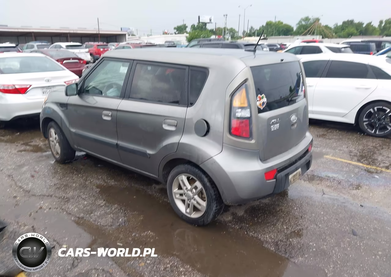 2010 Kia Soul + VIN:KNDJT2A29A7125966 - 3