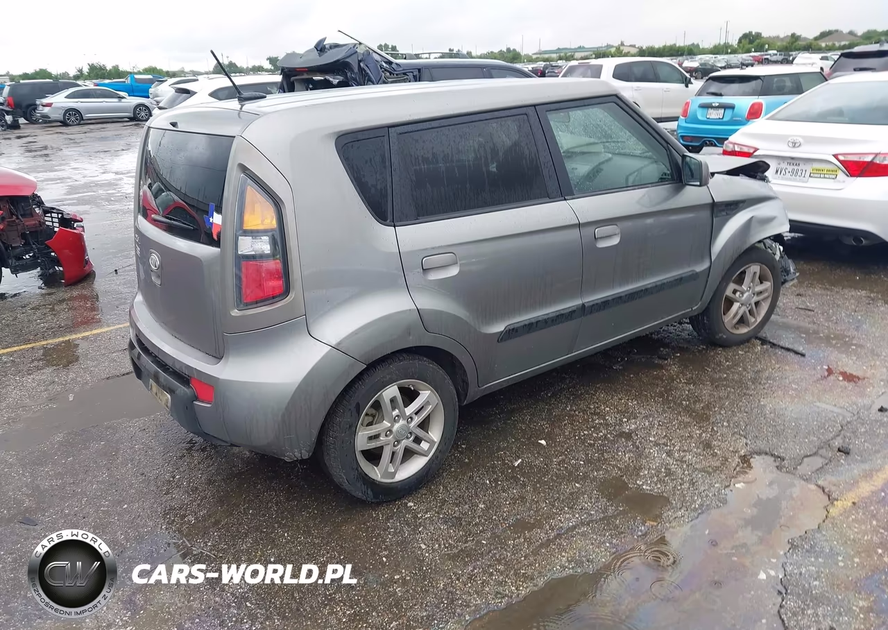 2010 Kia Soul + VIN:KNDJT2A29A7125966 - 4