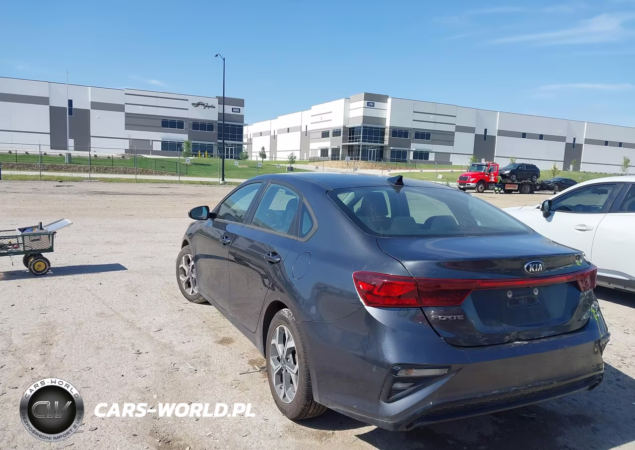 2021 Kia Forte Lxs VIN:3KPF24AD2ME381182 - 3