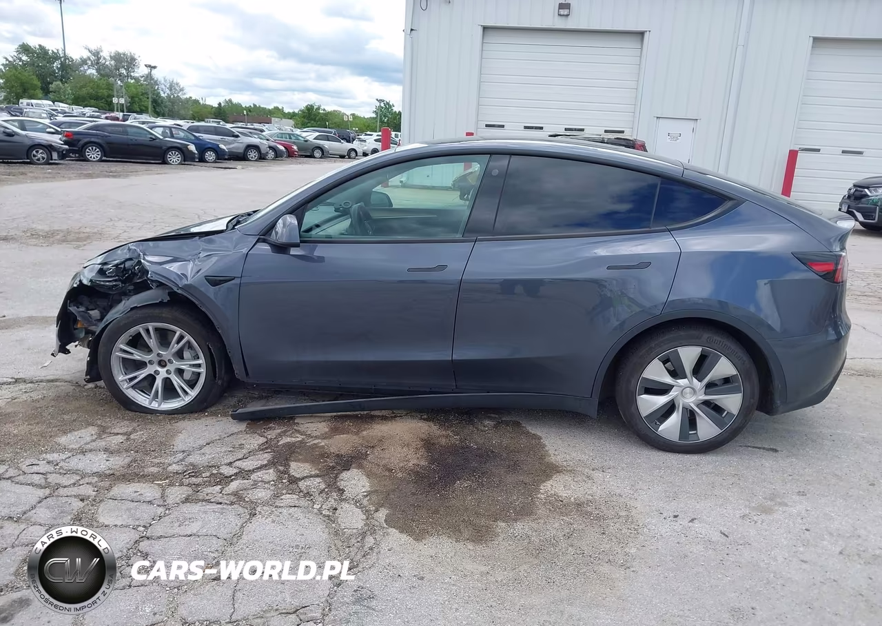 2023 Tesla Model Y VIN:7SAYGDEE1PF616315 - 13