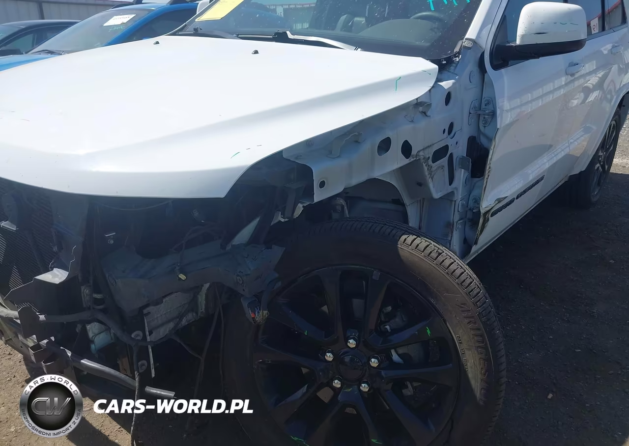 2018 Jeep Grand Cherokee Altitude 4X2 VIN:1C4RJEAG7JC404104 - 18