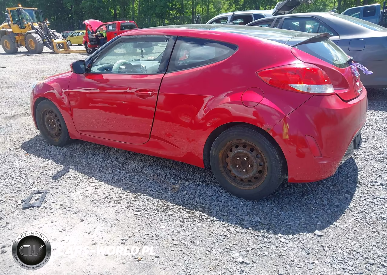 2013 Hyundai Veloster Base W-Red VIN:KMHTC6AD3DU142653 - 3