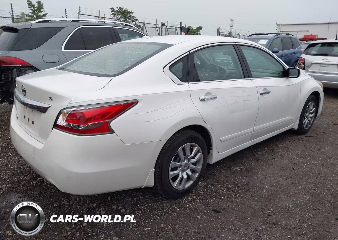 2015 Nissan Altima 2.5 S VIN:1N4AL3AP5FC115456 - 4