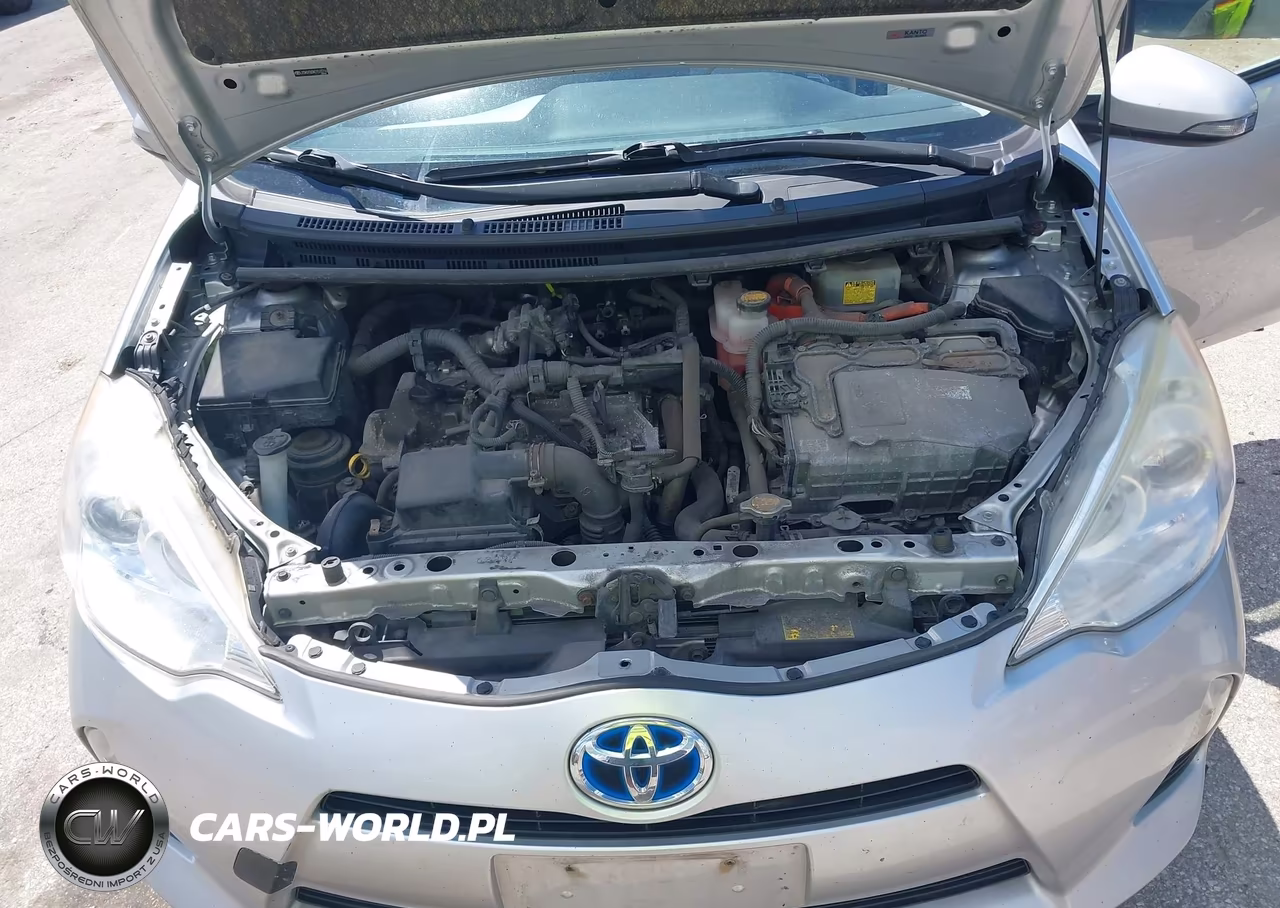 2012 Toyota Prius C Three VIN:JTDKDTB3XC1510716 - 10