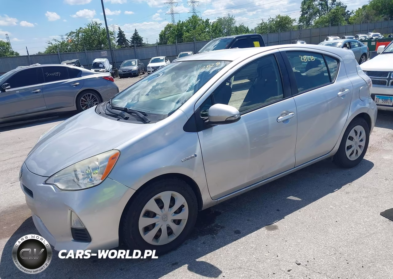 2012 Toyota Prius C Three VIN:JTDKDTB3XC1510716 - 2