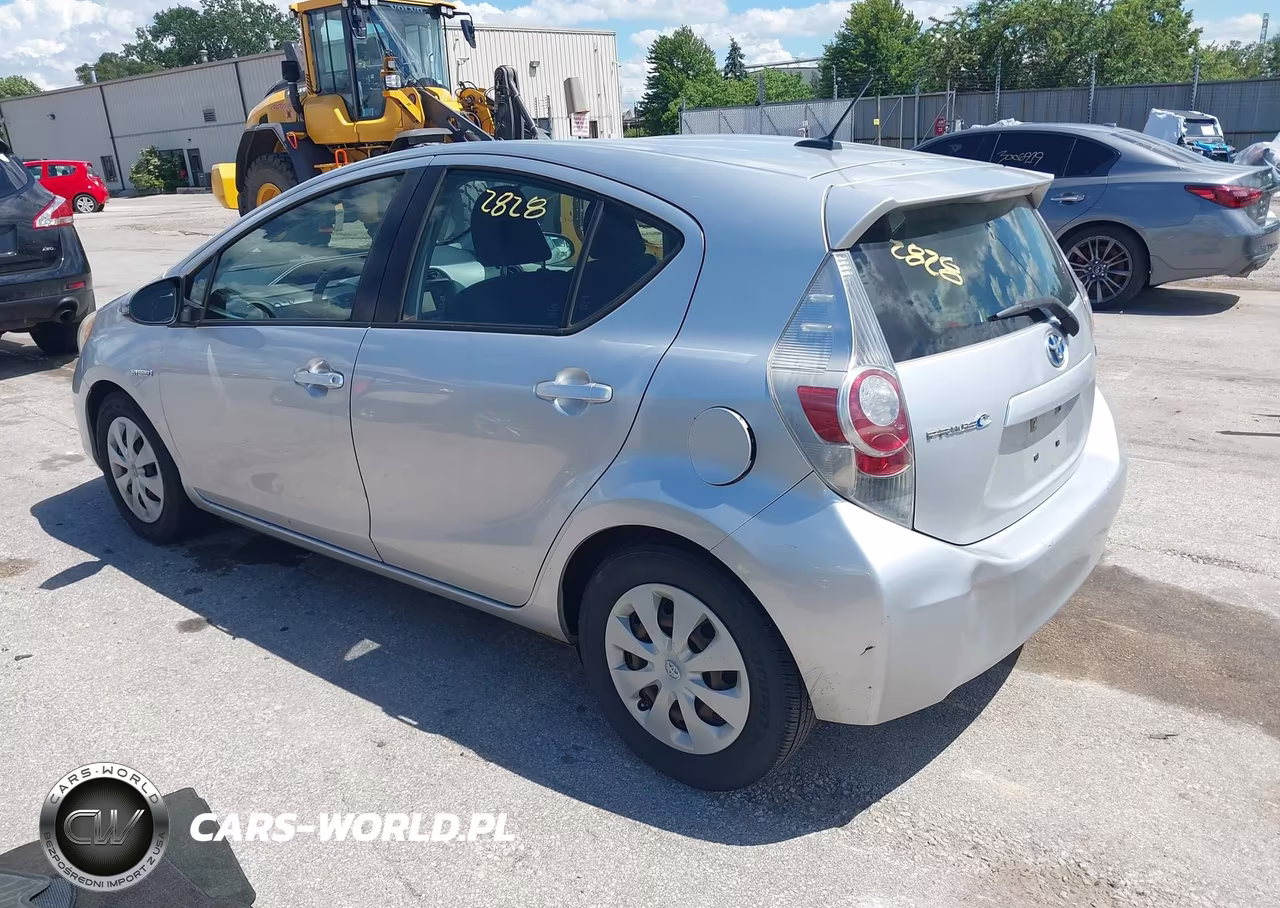 2012 Toyota Prius C Three VIN:JTDKDTB3XC1510716 - 3