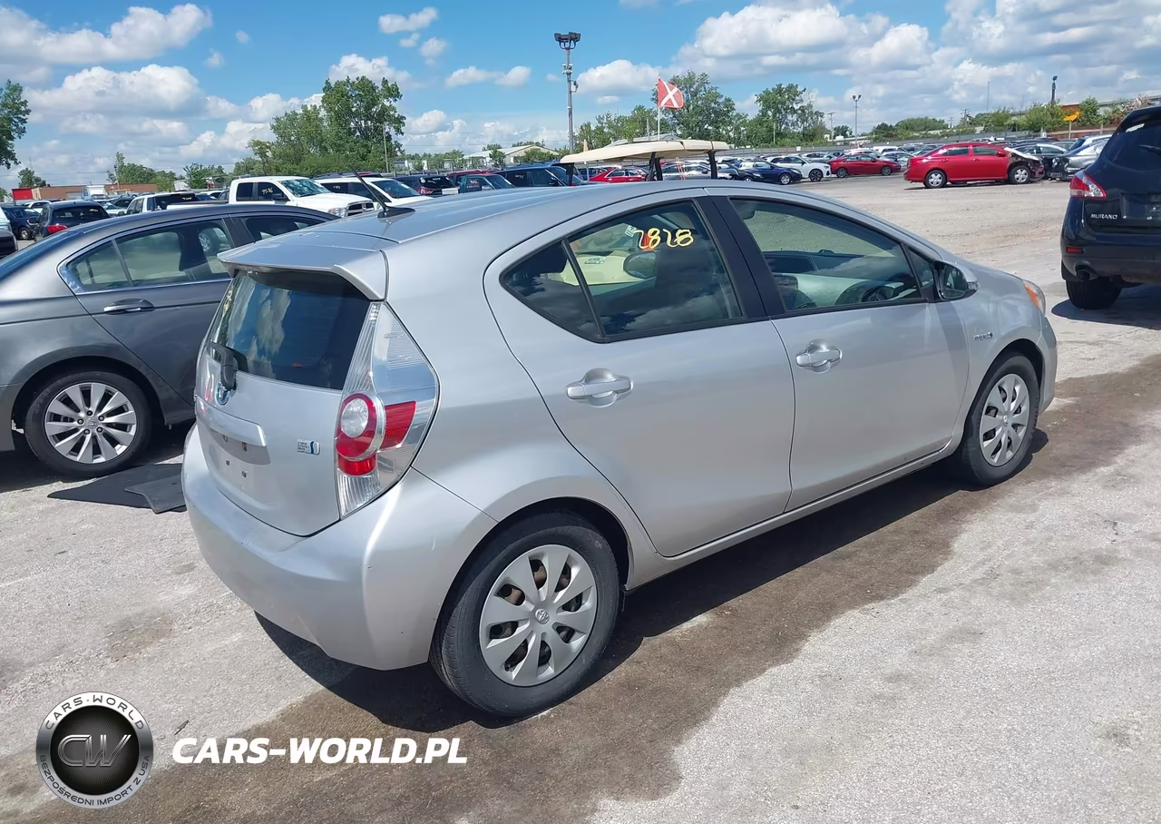 2012 Toyota Prius C Three VIN:JTDKDTB3XC1510716 - 4