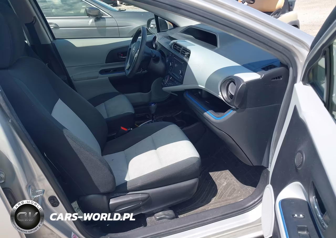 2012 Toyota Prius C Three VIN:JTDKDTB3XC1510716 - 5