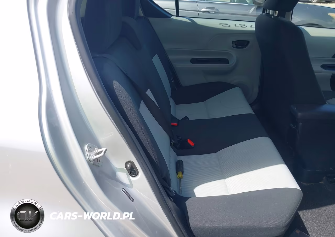 2012 Toyota Prius C Three VIN:JTDKDTB3XC1510716 - 8