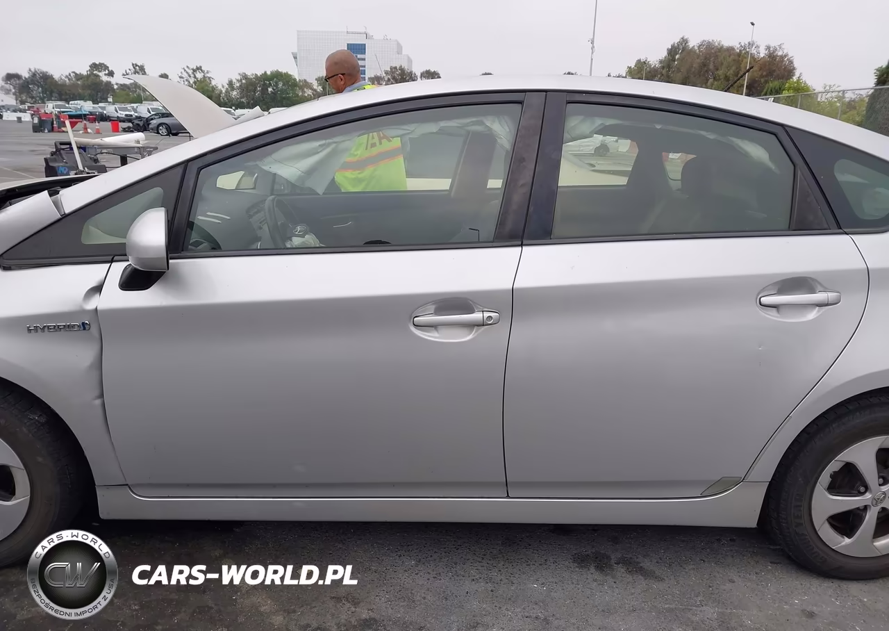 2015 Toyota Prius Two VIN:JTDKN3DU9F0456578 - 16