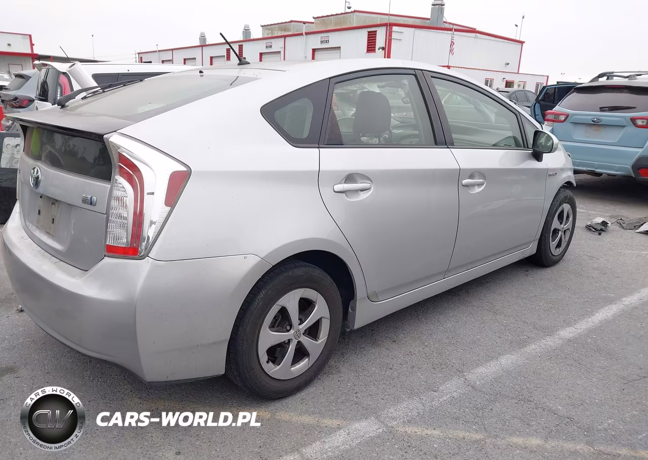 2015 Toyota Prius Two VIN:JTDKN3DU9F0456578 - 4