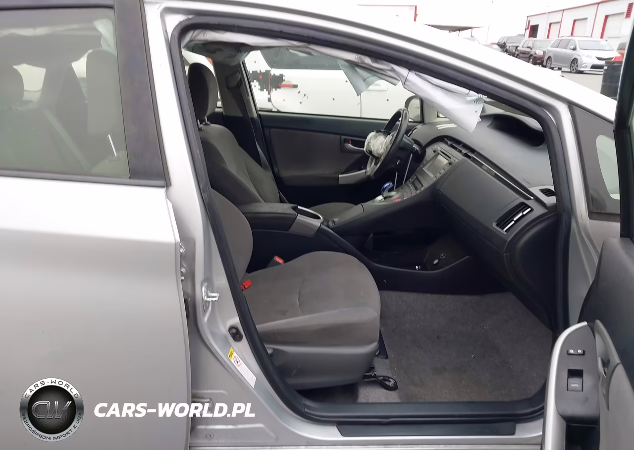 2015 Toyota Prius Two VIN:JTDKN3DU9F0456578 - 5
