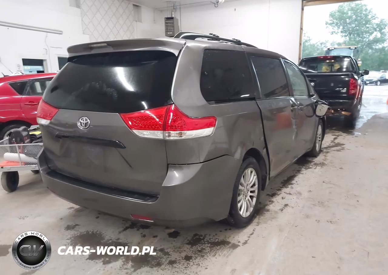 2012 Toyota Sienna Xle V6 8 Passenger VIN:5TDYK3DC2CS275650 - 4