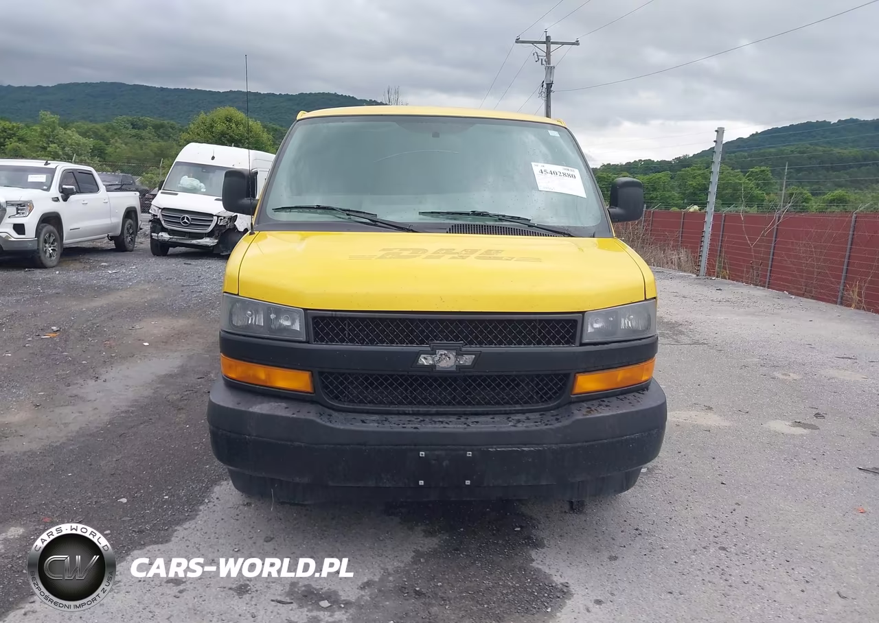 2018 Chevrolet Express 2500 Work Van VIN:1GCWGAFG1J1316695 - 12