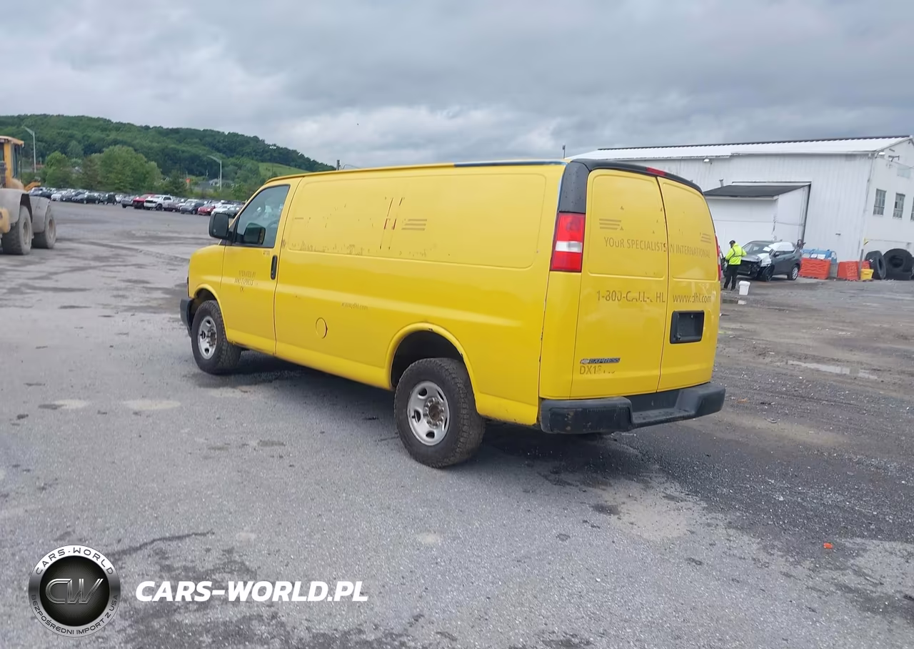 2018 Chevrolet Express 2500 Work Van VIN:1GCWGAFG1J1316695 - 3