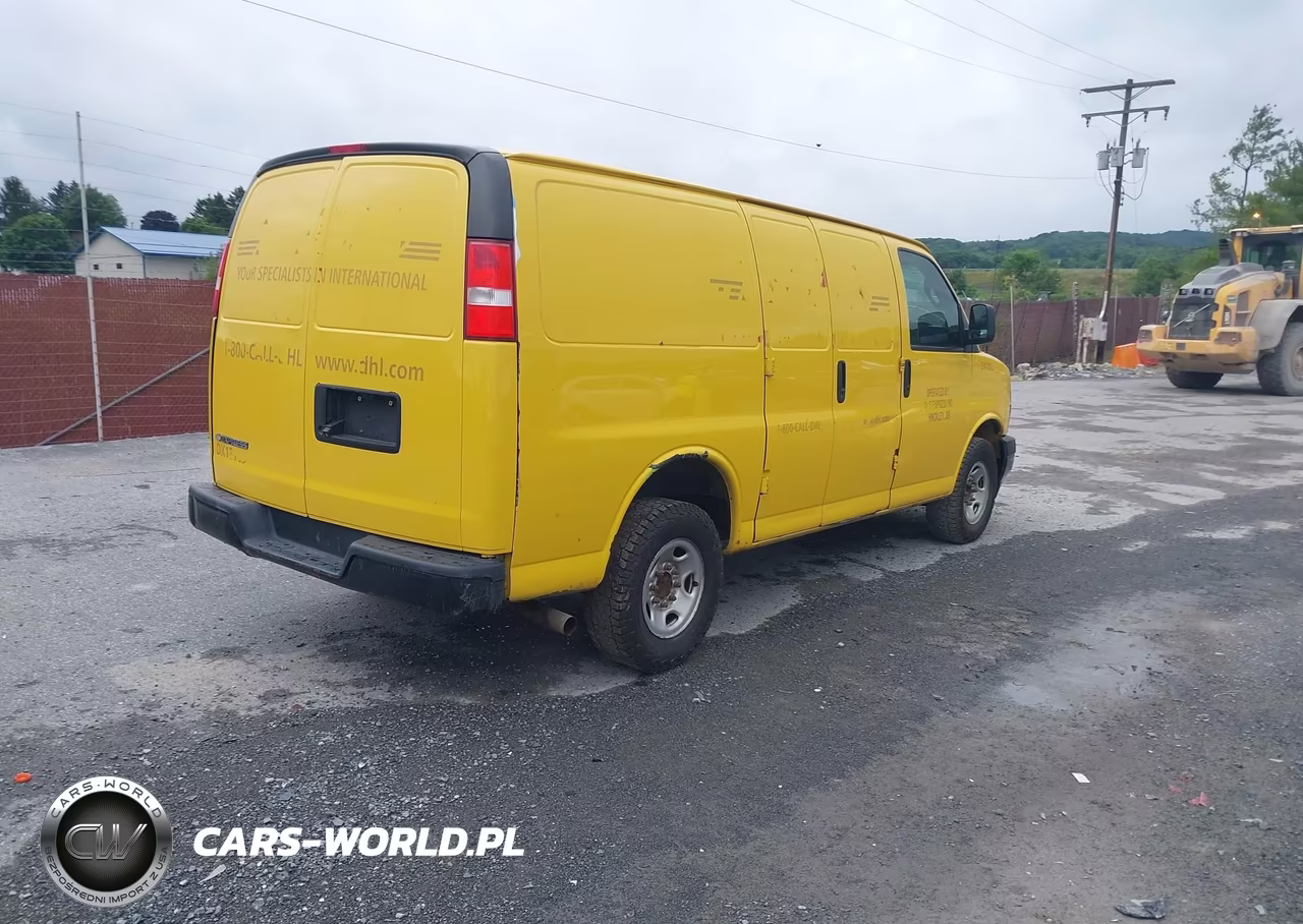 2018 Chevrolet Express 2500 Work Van VIN:1GCWGAFG1J1316695 - 4
