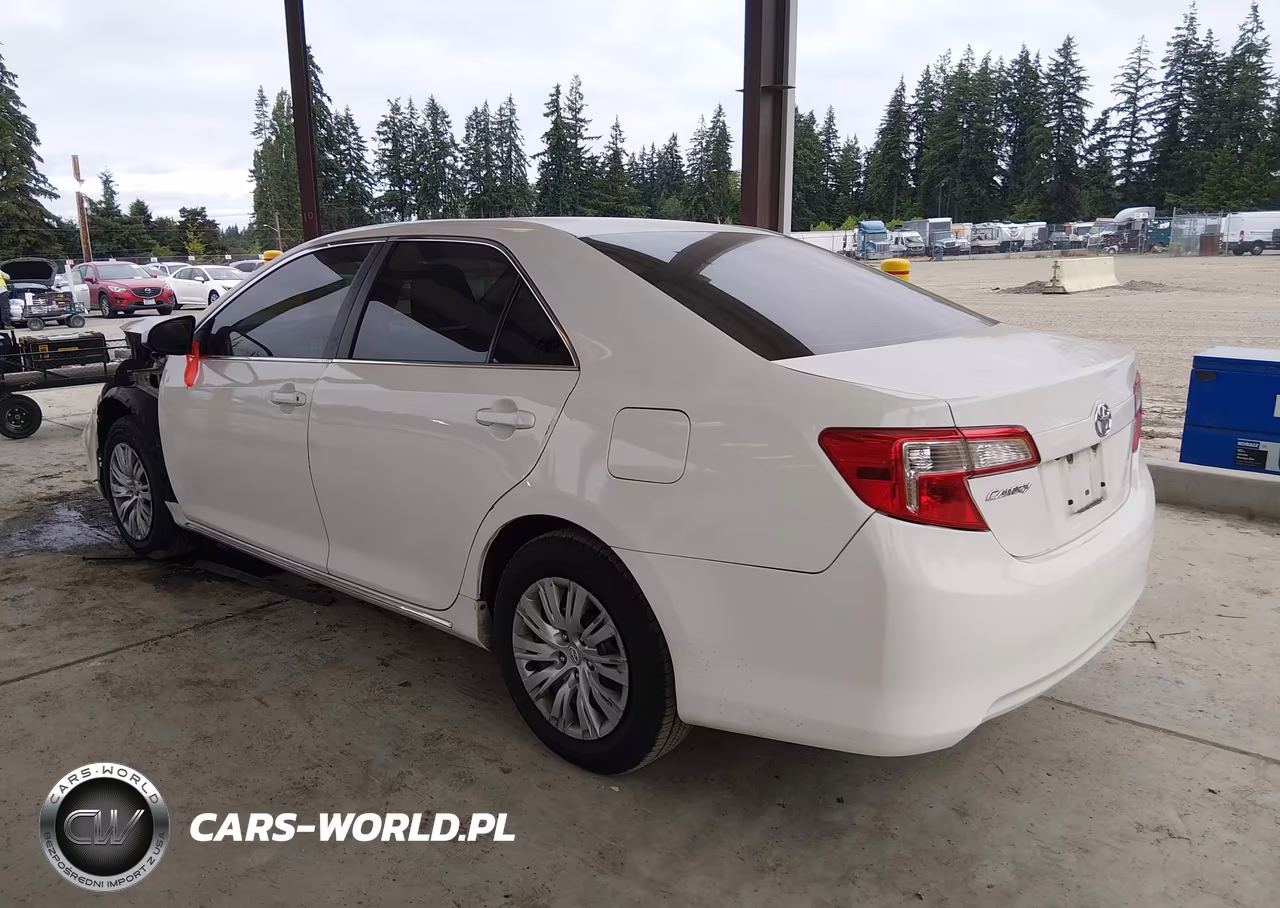 2014 Toyota Camry Le VIN:4T4BF1FK3ER428927 - 3