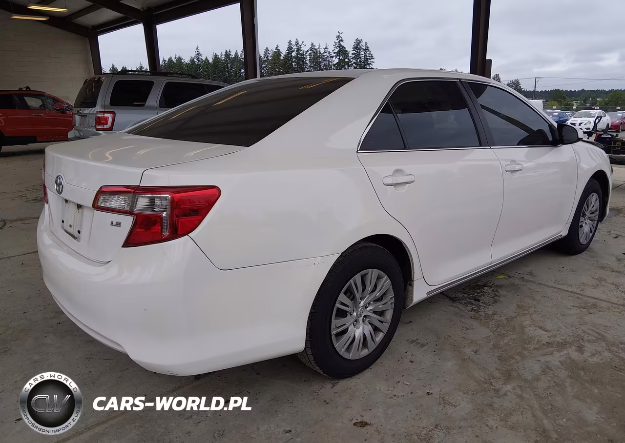 2014 Toyota Camry Le VIN:4T4BF1FK3ER428927 - 4