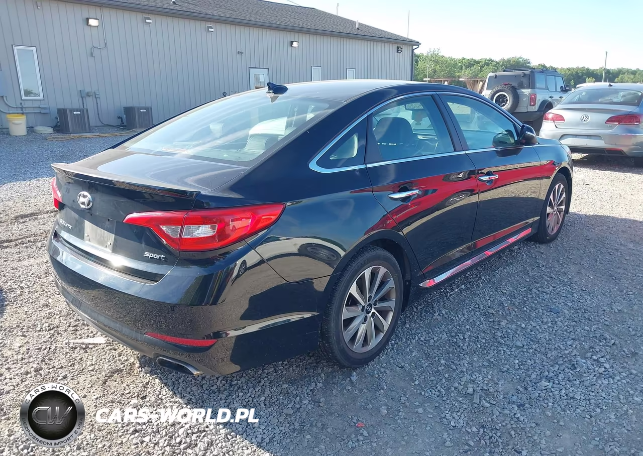2015 Hyundai Sonata Sport VIN:5NPE34AF8FH092512 - 4