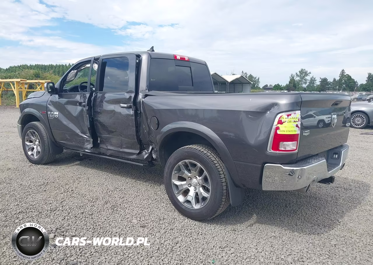 2019 Ram 1500 Classic Laramie 4X4 6'4 Box VIN:1C6RR7VM8KS704107 - 3