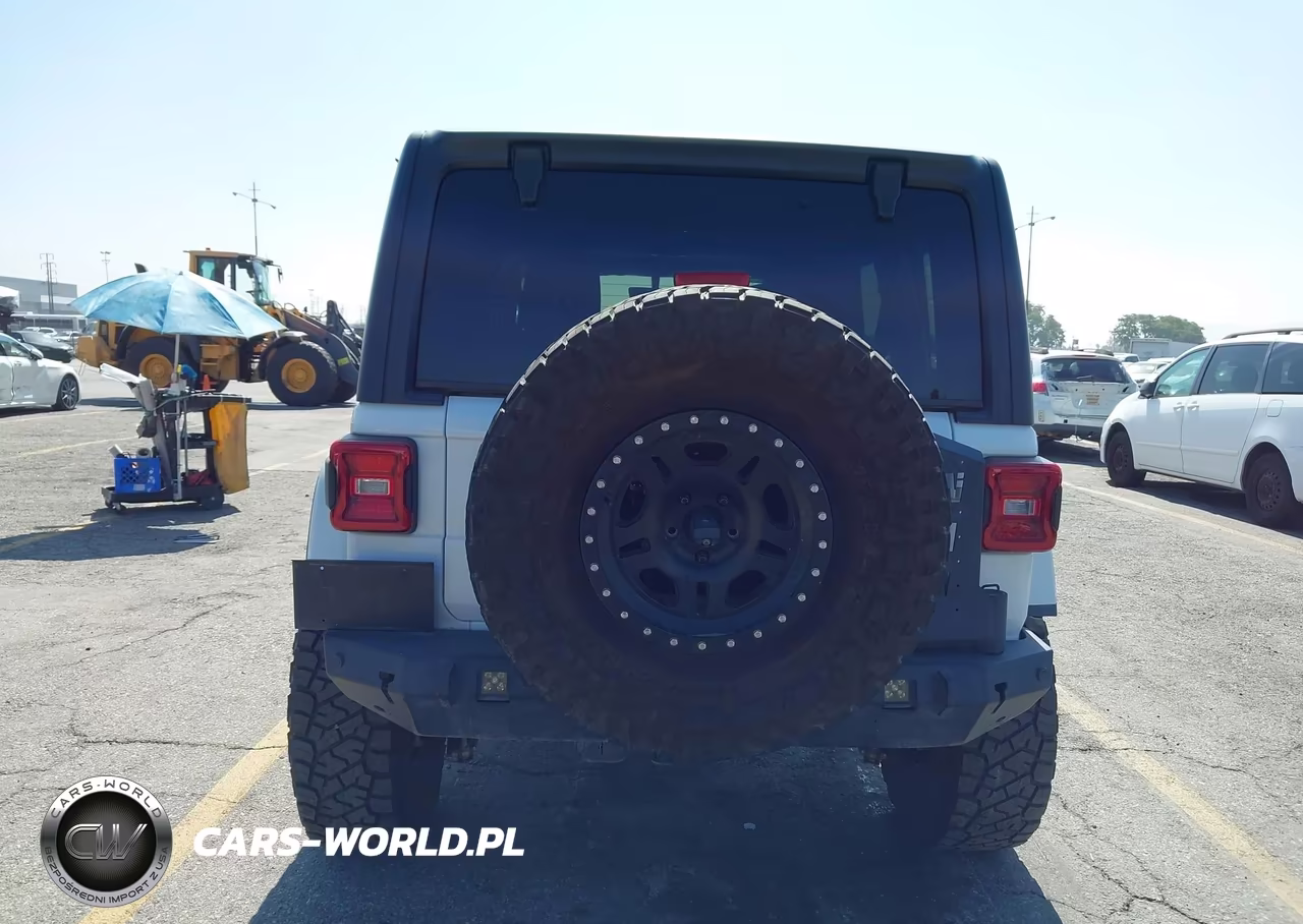 2018 Jeep Wrangler Unlimited Rubicon 4X4 VIN:1C4HJXFG0JW165798 - 17
