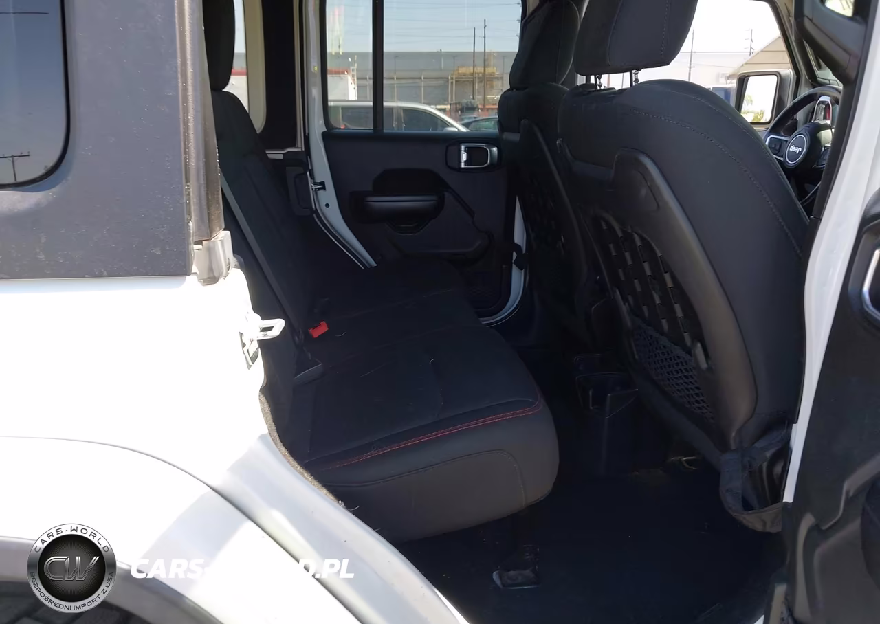 2018 Jeep Wrangler Unlimited Rubicon 4X4 VIN:1C4HJXFG0JW165798 - 8