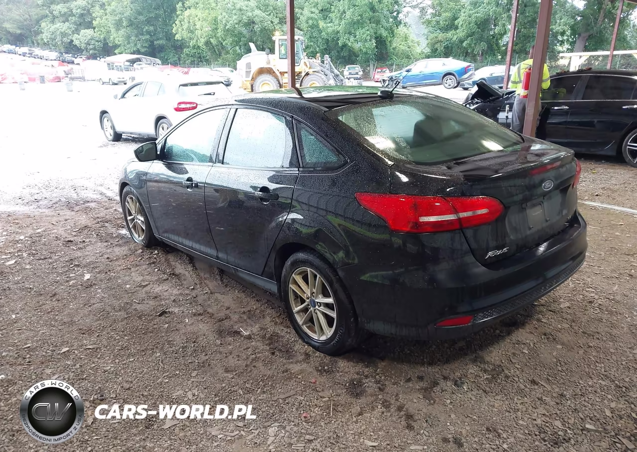 2018 Ford Focus Se VIN:1FADP3F29JL298528 - 3