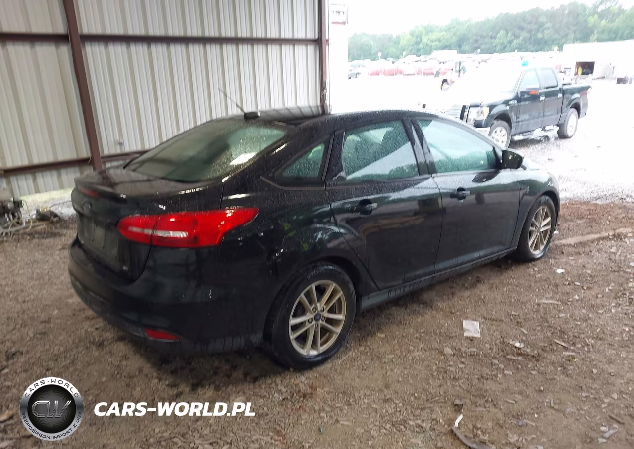 2018 Ford Focus Se VIN:1FADP3F29JL298528 - 4
