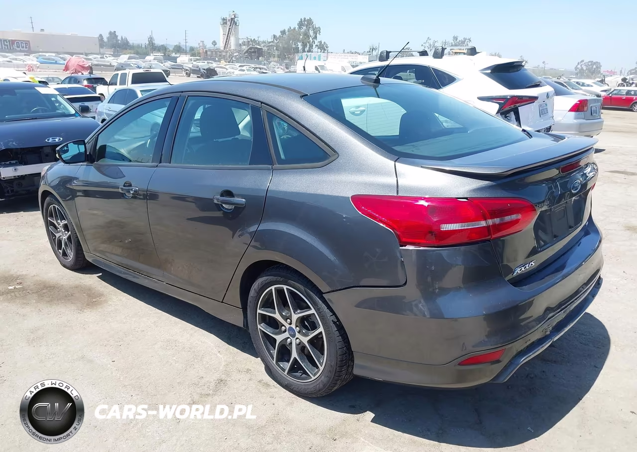 2015 Ford Focus Se VIN:1FADP3F26FL241324 - 3