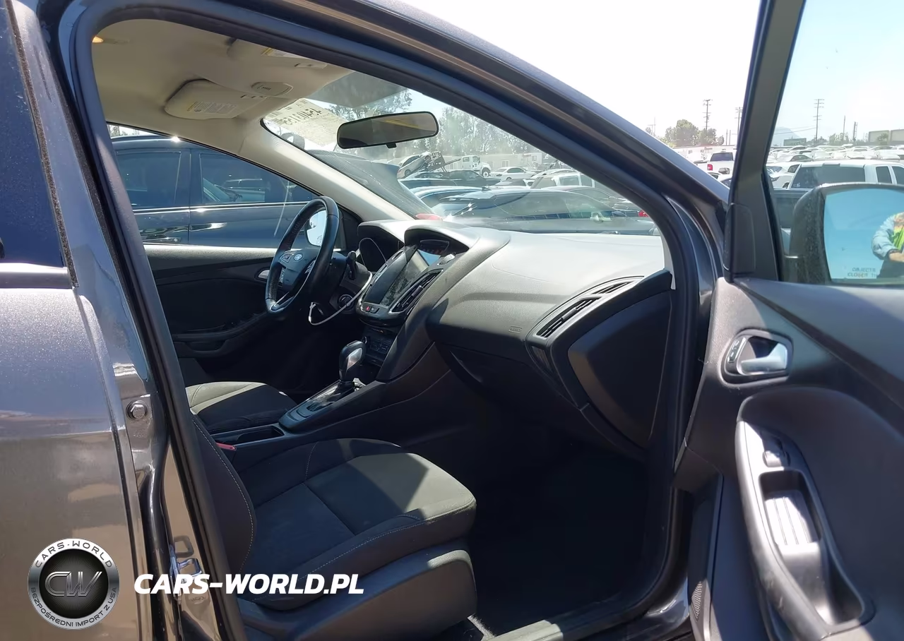 2015 Ford Focus Se VIN:1FADP3F26FL241324 - 5