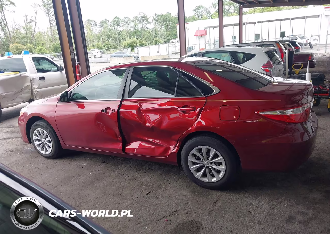 2015 Toyota Camry Le VIN:4T1BF1FK7FU915639 - 14