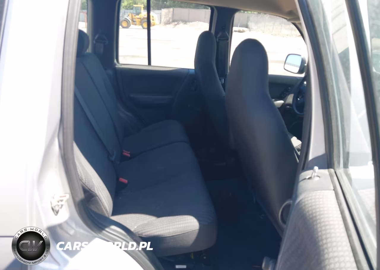 2002 Jeep Liberty Sport VIN:1J4GL48K42W345805 - 8