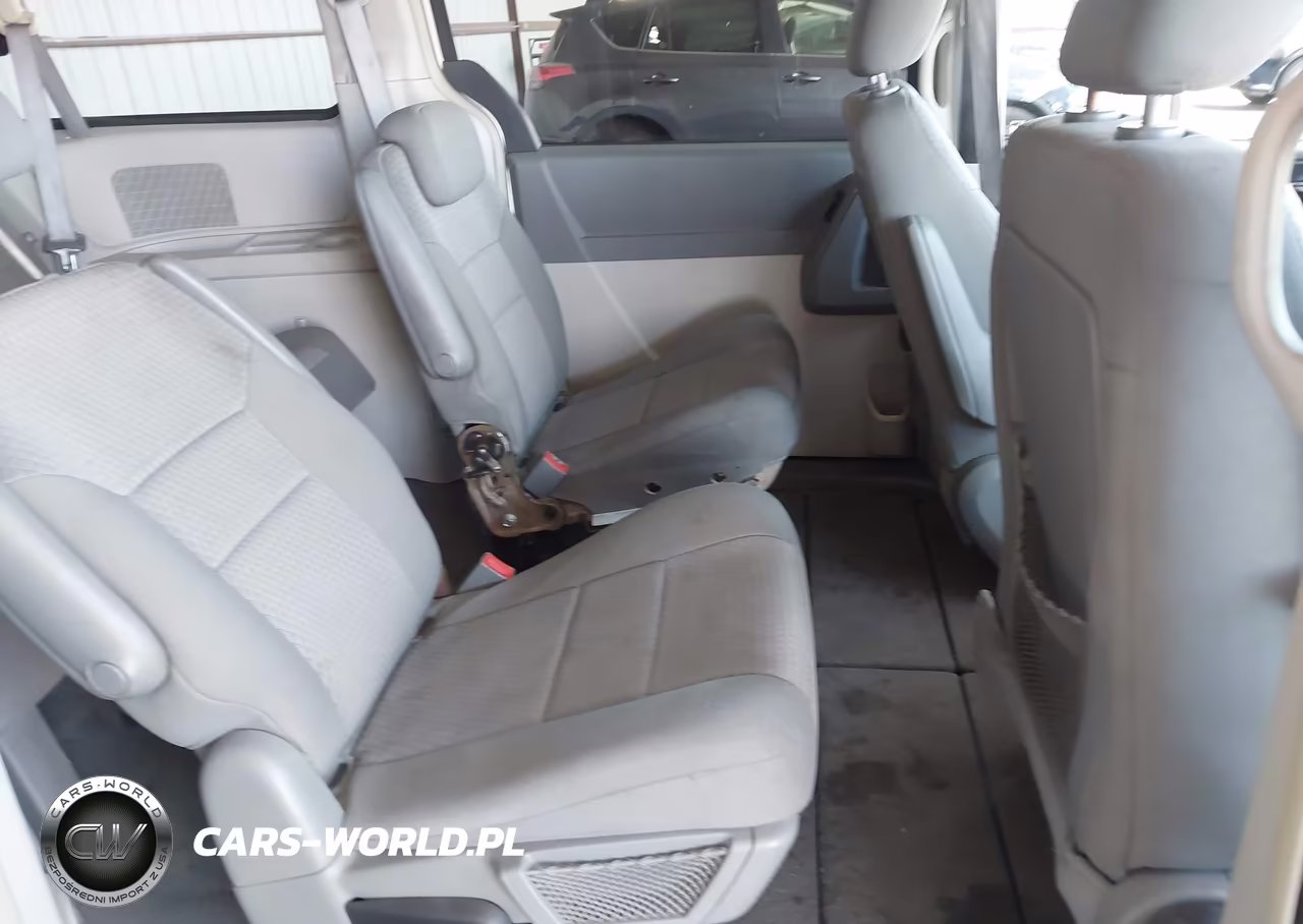 2009 Chrysler Town & Country Lx VIN:2A8HR44E39R514801 - 8
