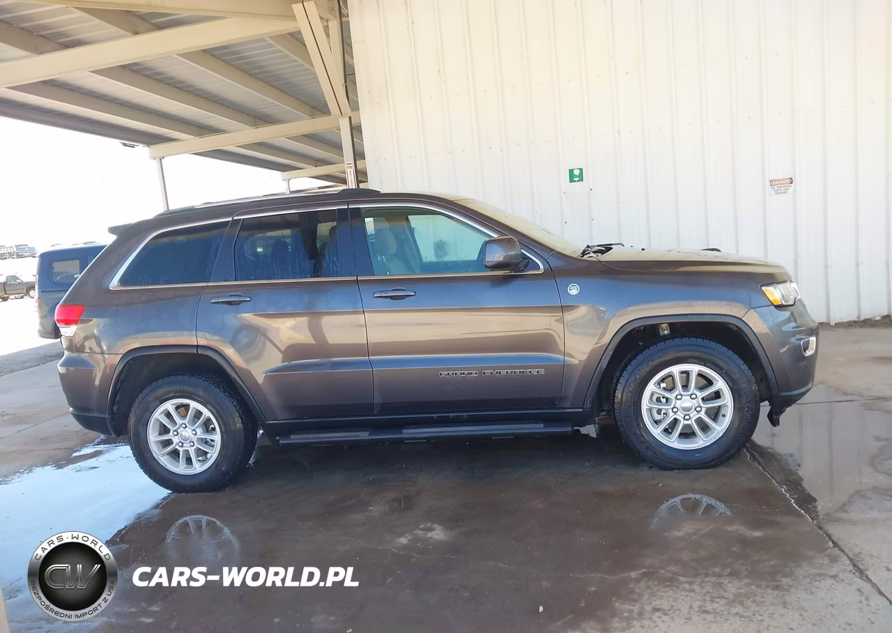 2018 Jeep Grand Cherokee Laredo E 4X4 VIN:1C4RJFAG6JC398754 - 14