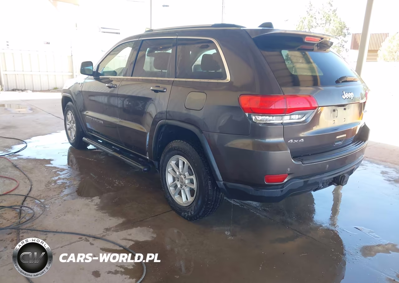 2018 Jeep Grand Cherokee Laredo E 4X4 VIN:1C4RJFAG6JC398754 - 3