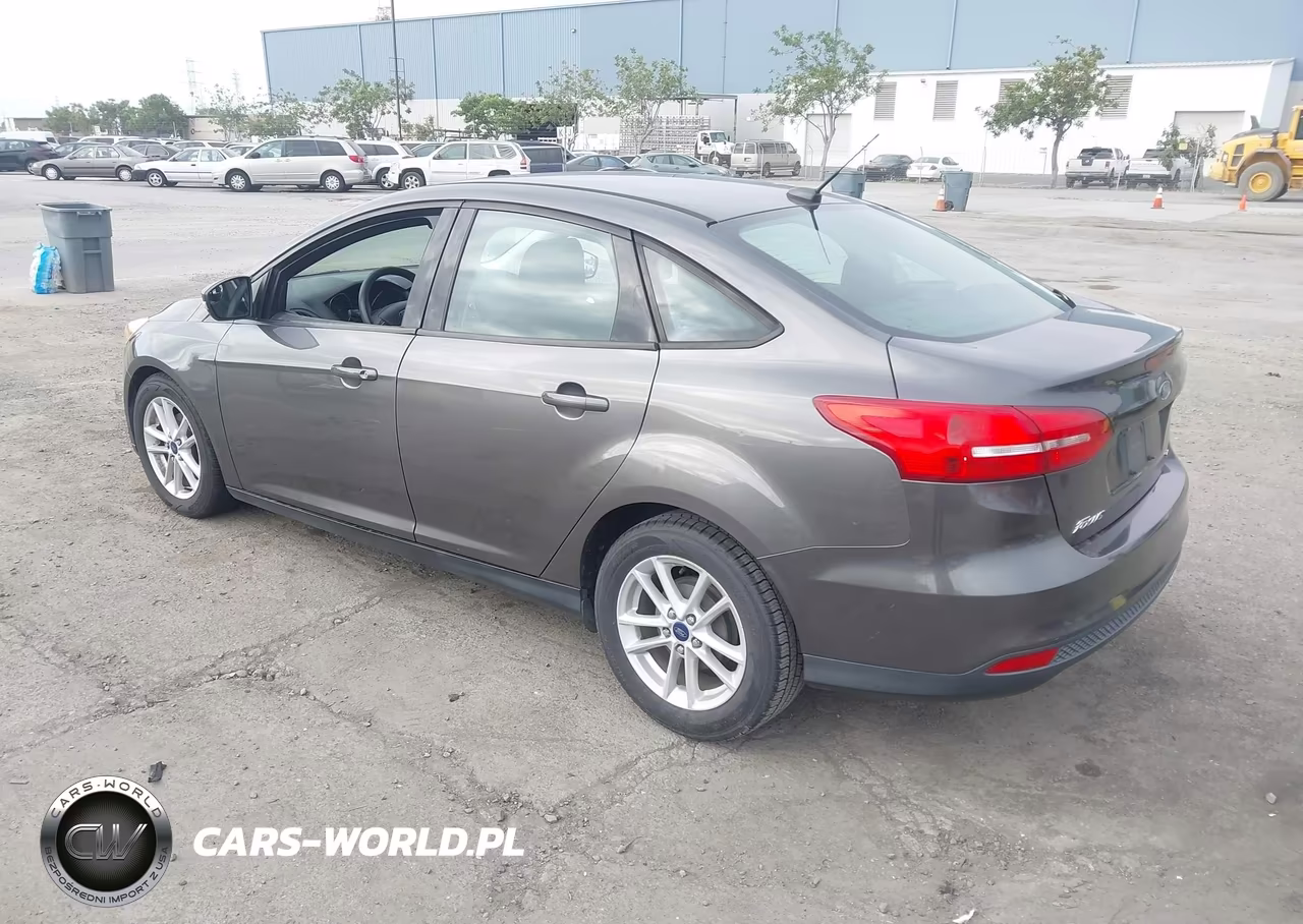 2015 Ford Focus Se VIN:1FADP3F20FL294665 - 3