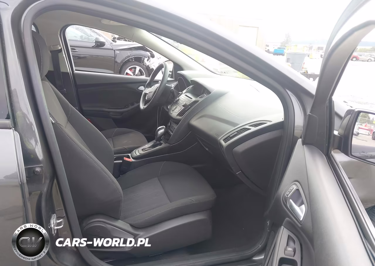 2015 Ford Focus Se VIN:1FADP3F20FL294665 - 5