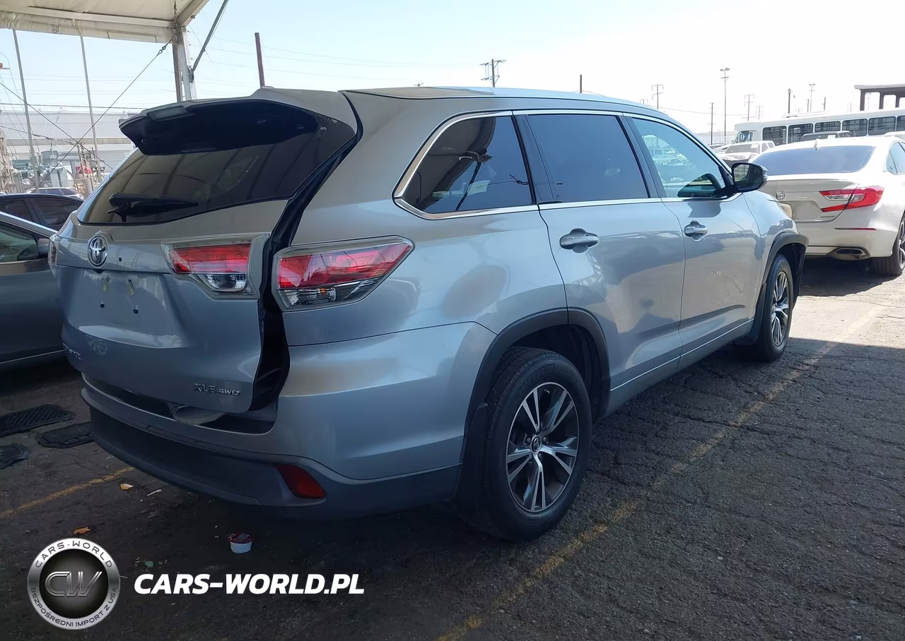 2016 Toyota Highlander Xle V6 VIN:5TDJKRFHXGS286026 - 4