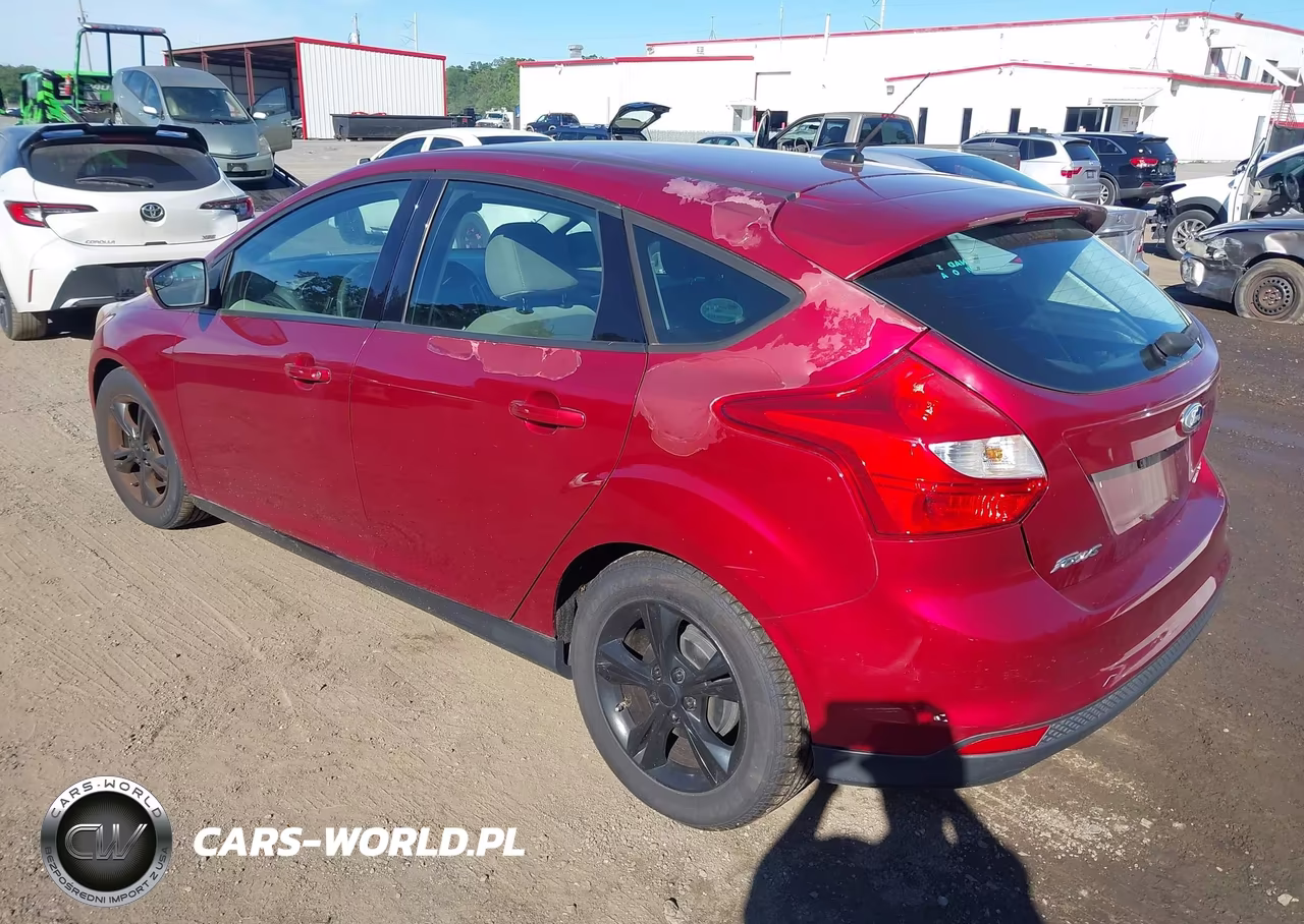 2014 Ford Focus Se VIN:1FADP3K25EL104556 - 3