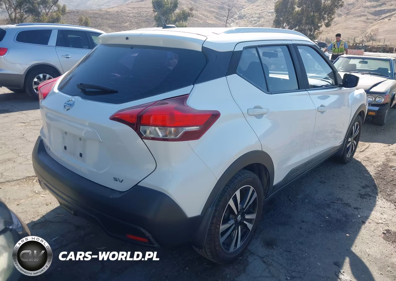2018 Nissan Kicks Sv VIN:3N1CP5CU6JL523681 - 4