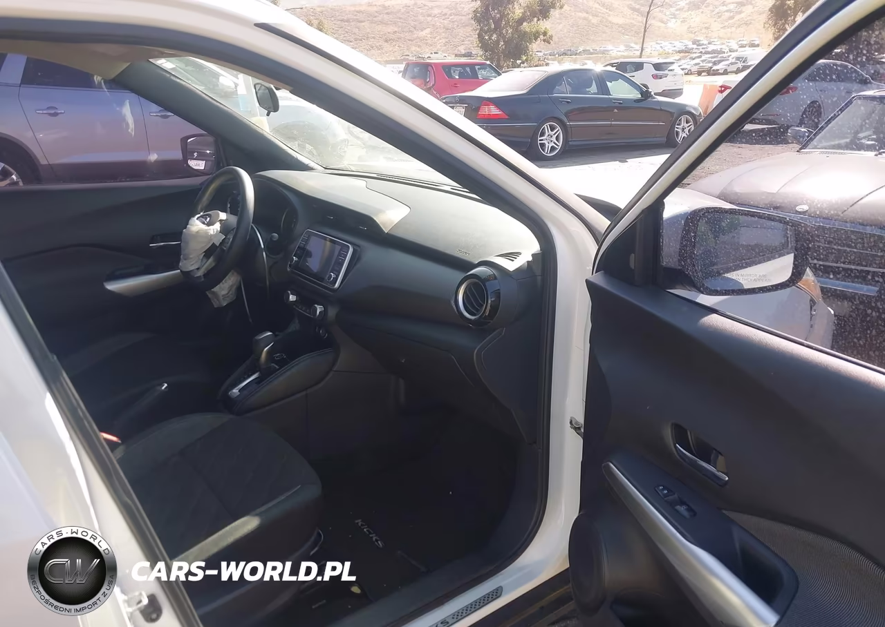 2018 Nissan Kicks Sv VIN:3N1CP5CU6JL523681 - 5