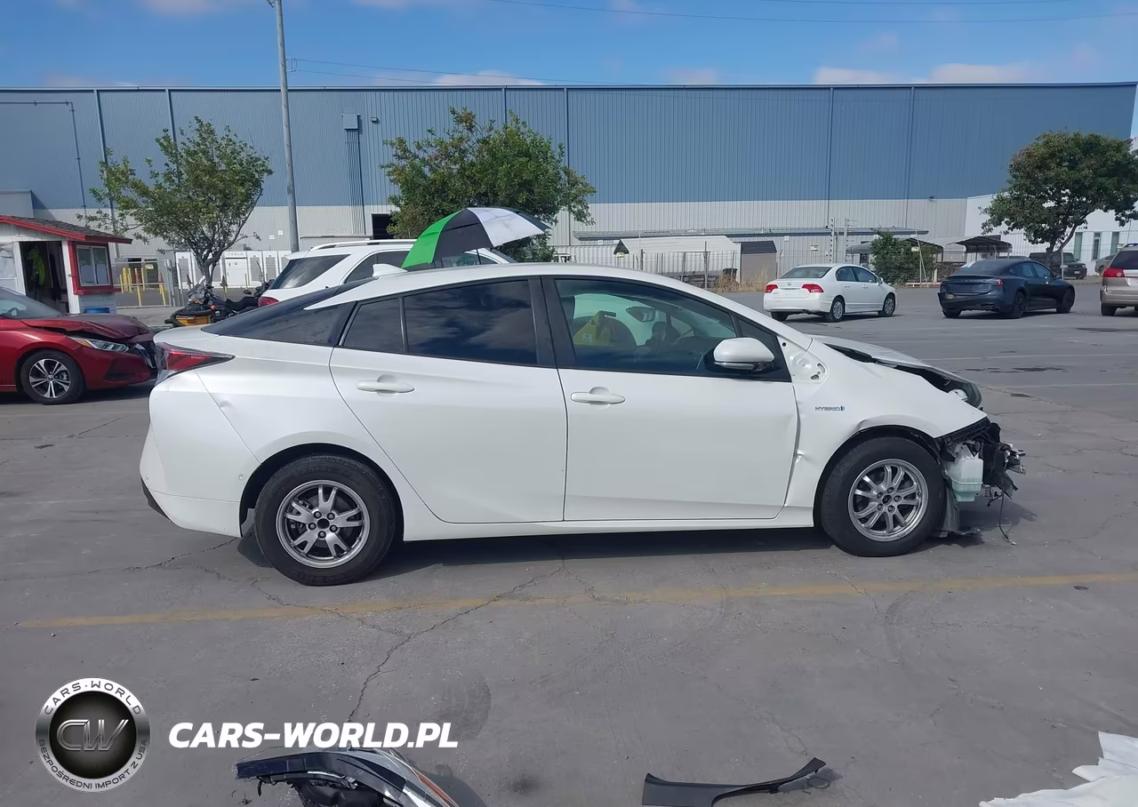 2018 Toyota Prius Two VIN:JTDKBRFU8J3074672 - 14