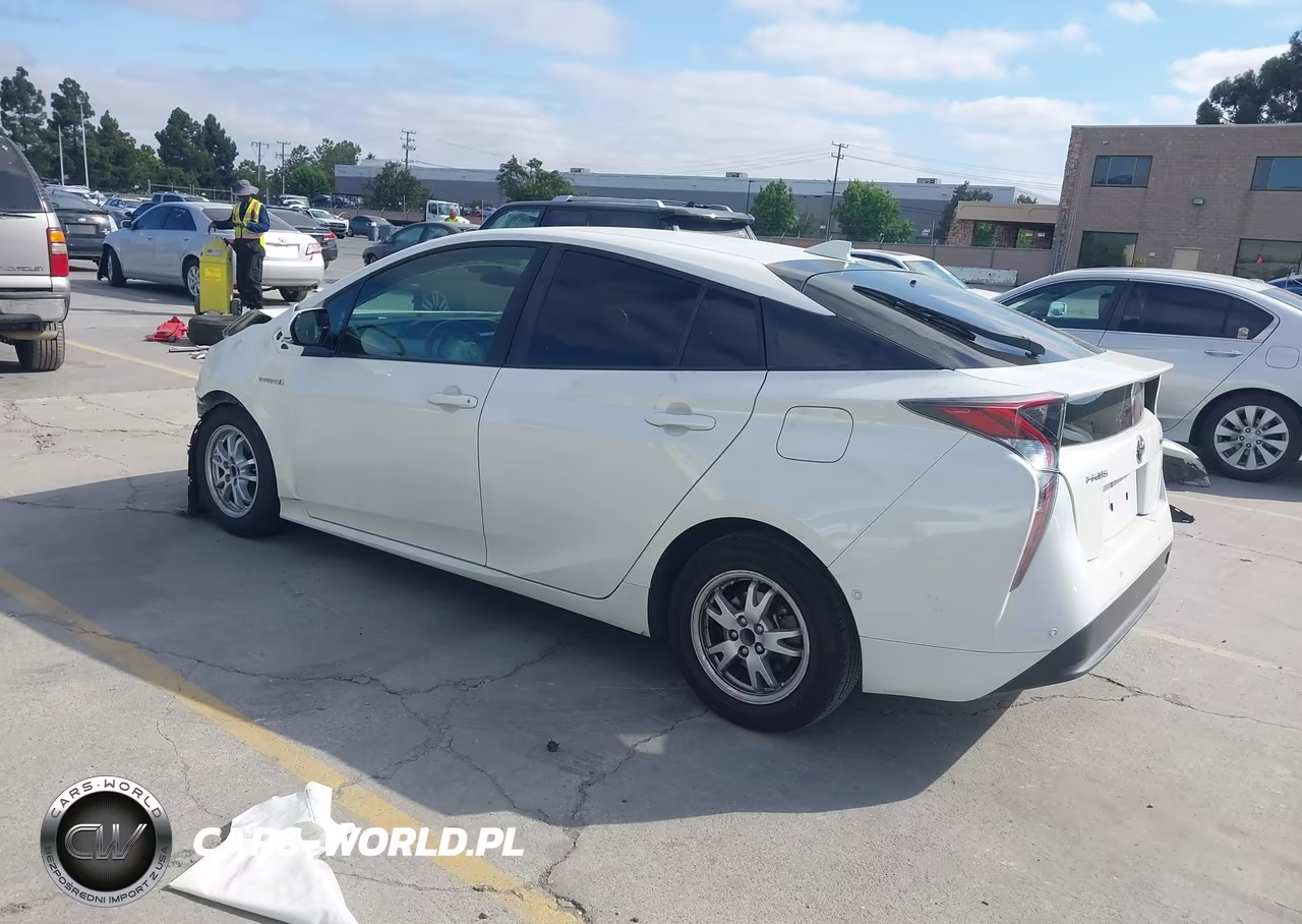 2018 Toyota Prius Two VIN:JTDKBRFU8J3074672 - 3