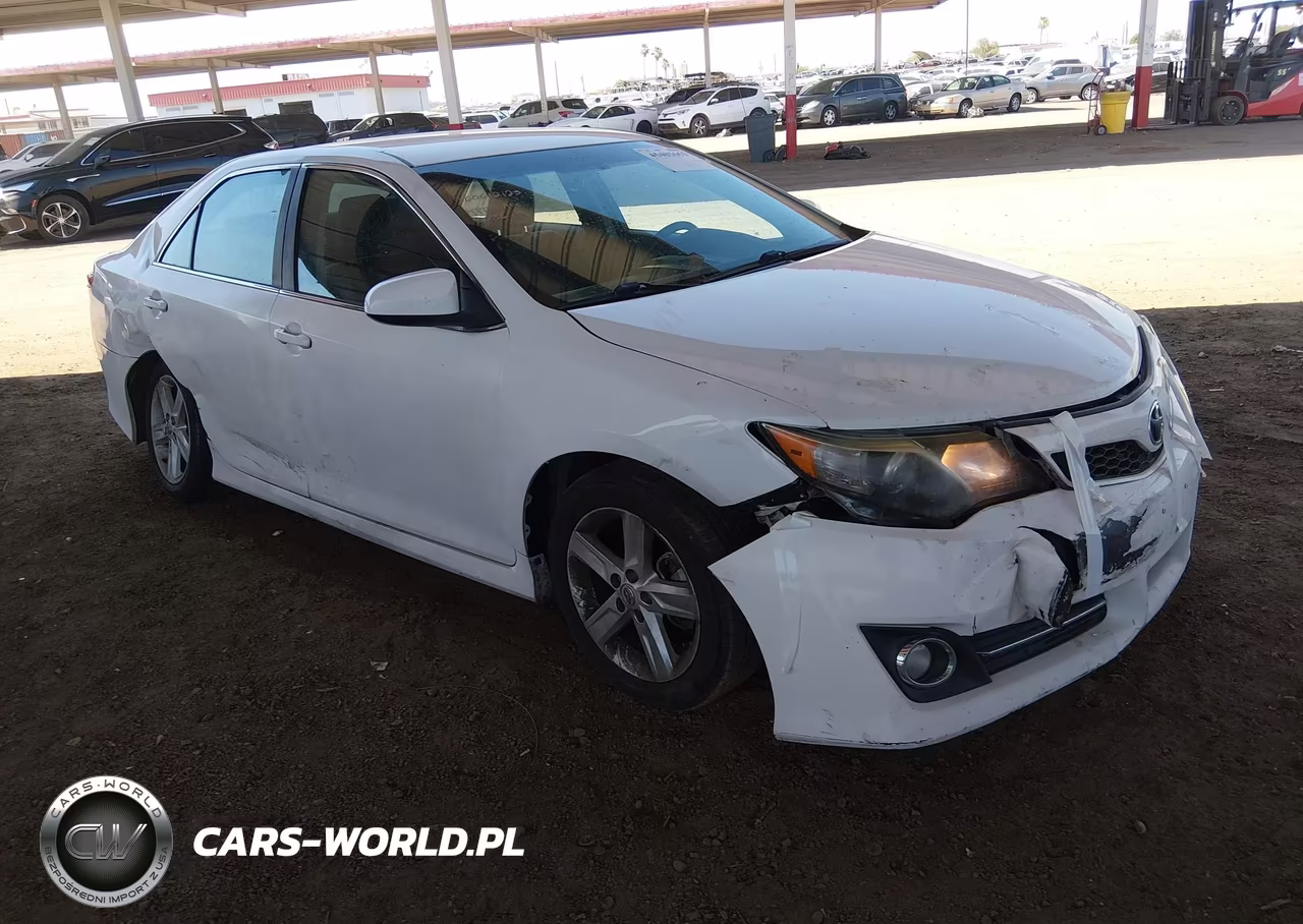 2014 Toyota Camry Se – zdjęcie 1 z 15