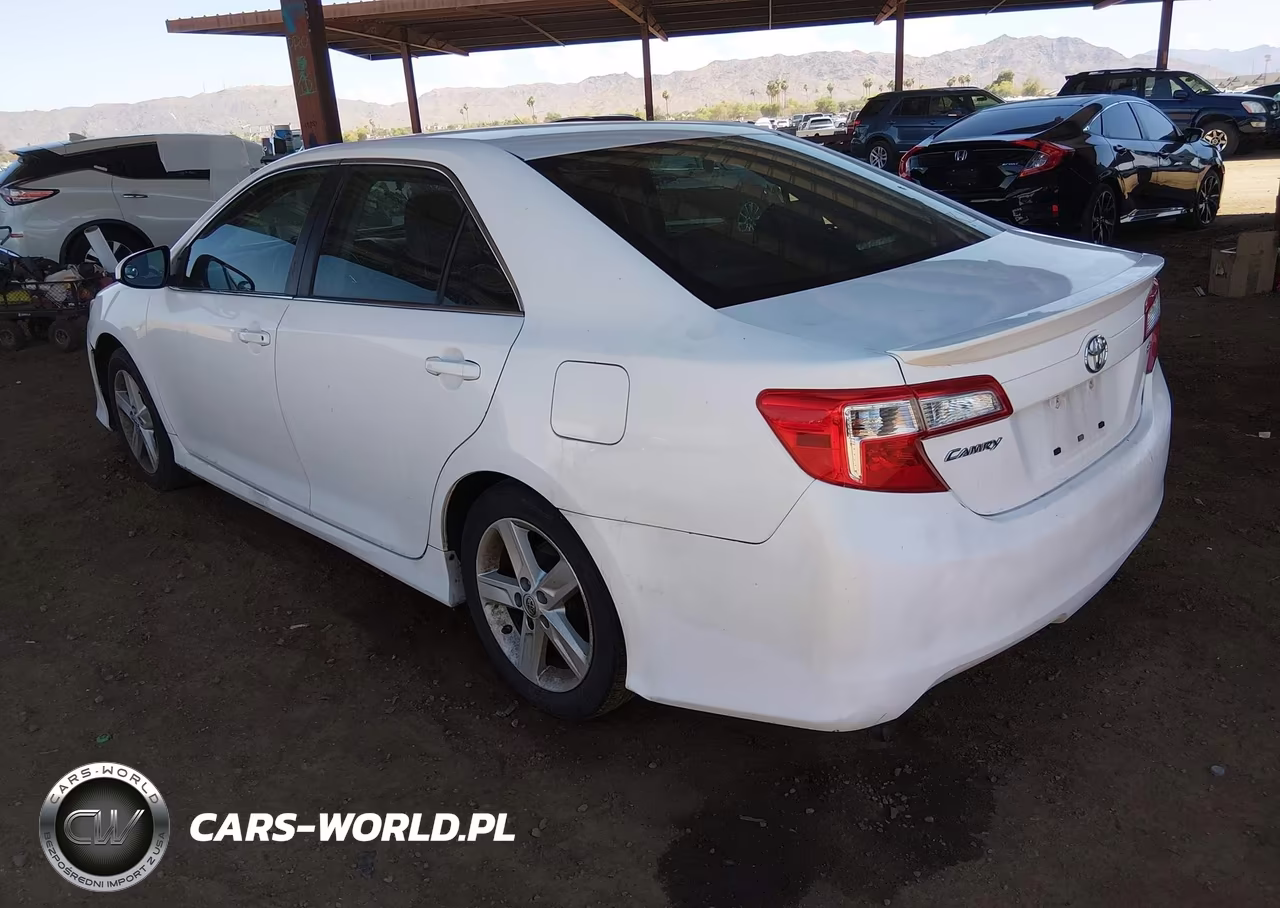 2014 Toyota Camry Se VIN:4T1BF1FK4EU745786 - 3