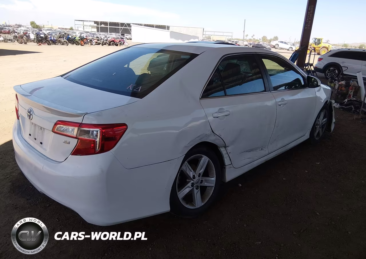 2014 Toyota Camry Se VIN:4T1BF1FK4EU745786 - 4