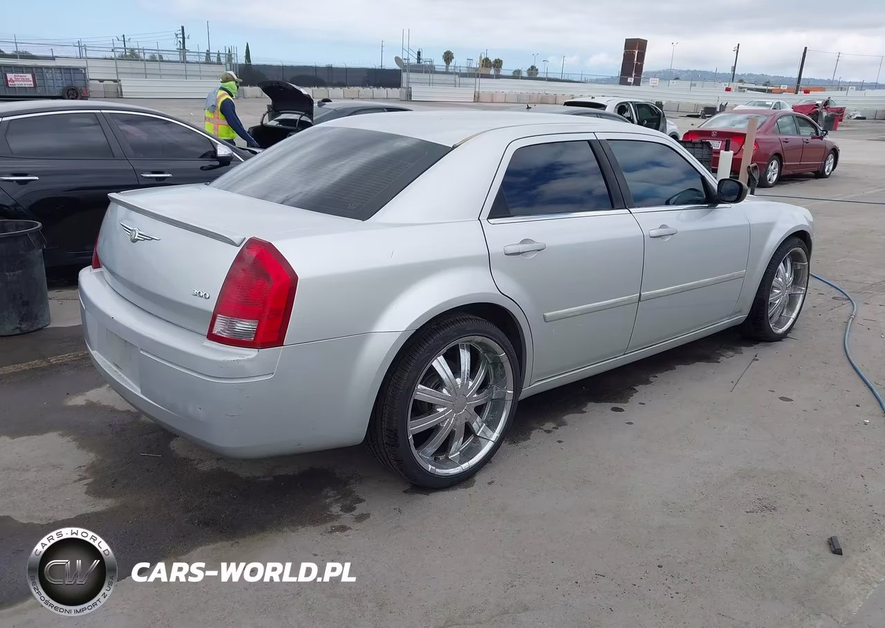 2007 Chrysler 300 VIN:2C3KA43R07H795472 - 4