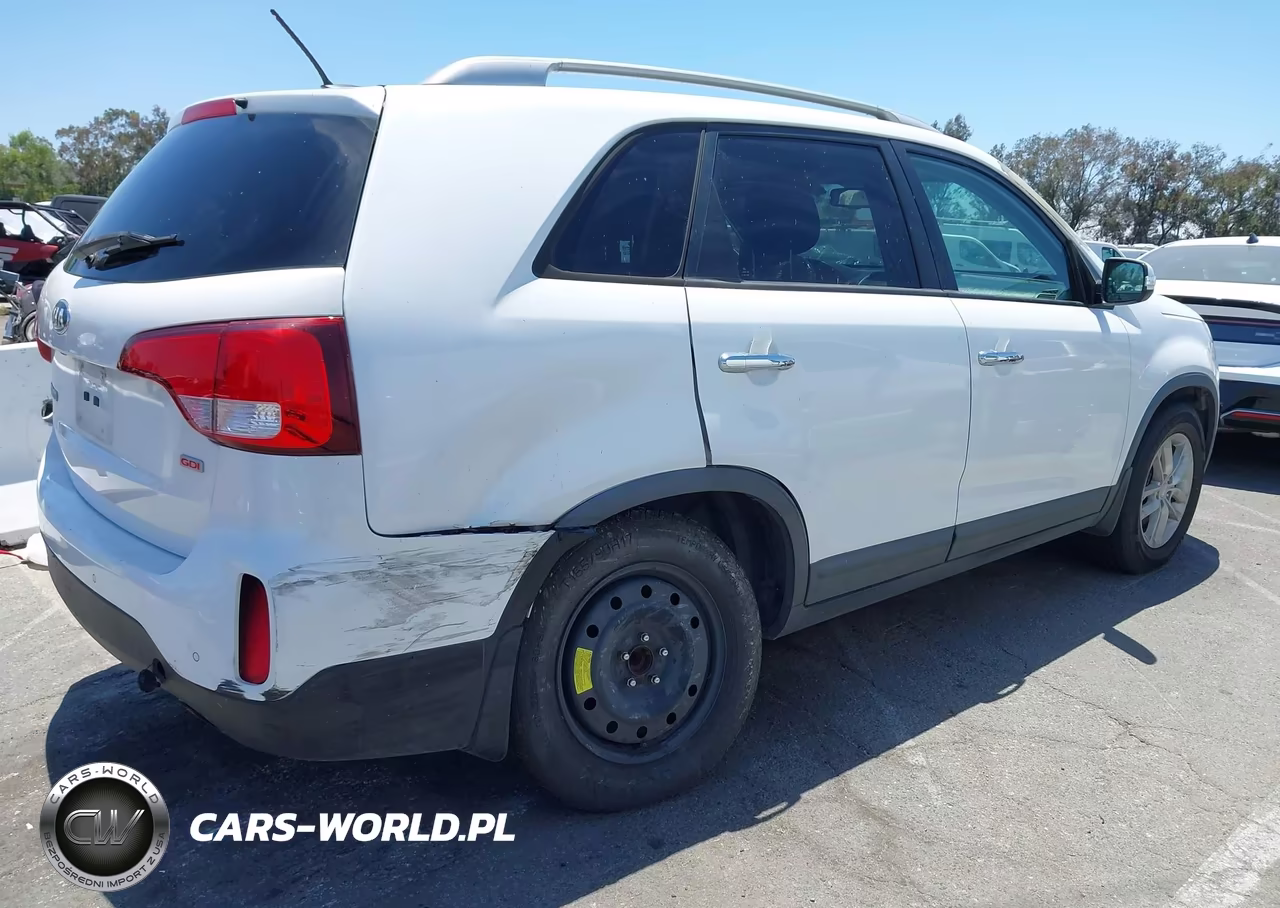 2015 Kia Sorento Lx V6 VIN:5XYKT4A74FG555832 - 4
