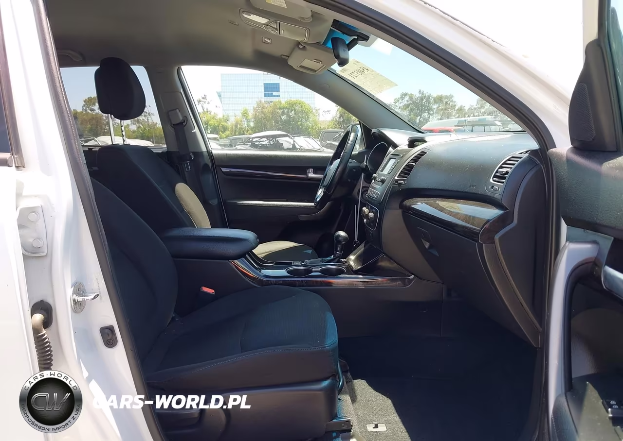 2015 Kia Sorento Lx V6 VIN:5XYKT4A74FG555832 - 5