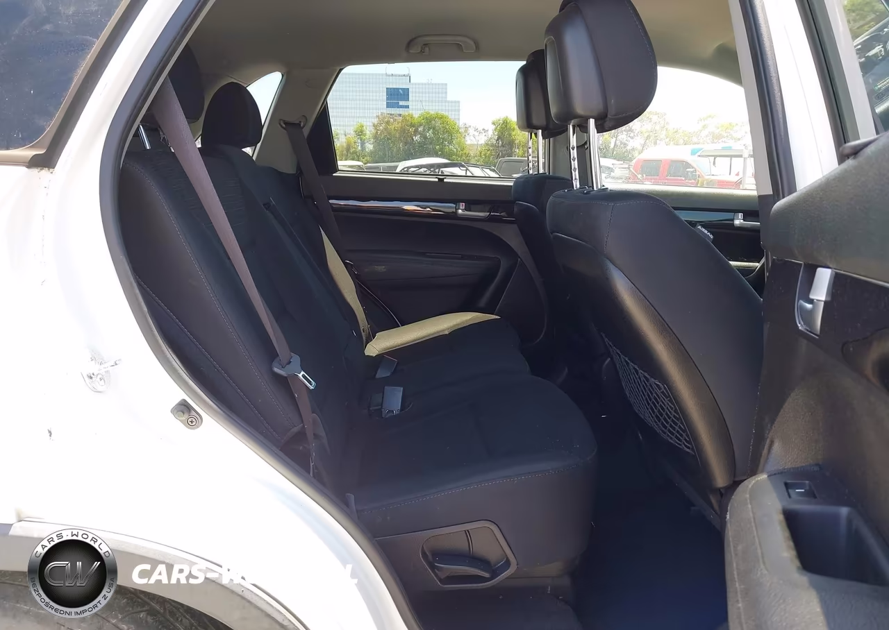 2015 Kia Sorento Lx V6 VIN:5XYKT4A74FG555832 - 8